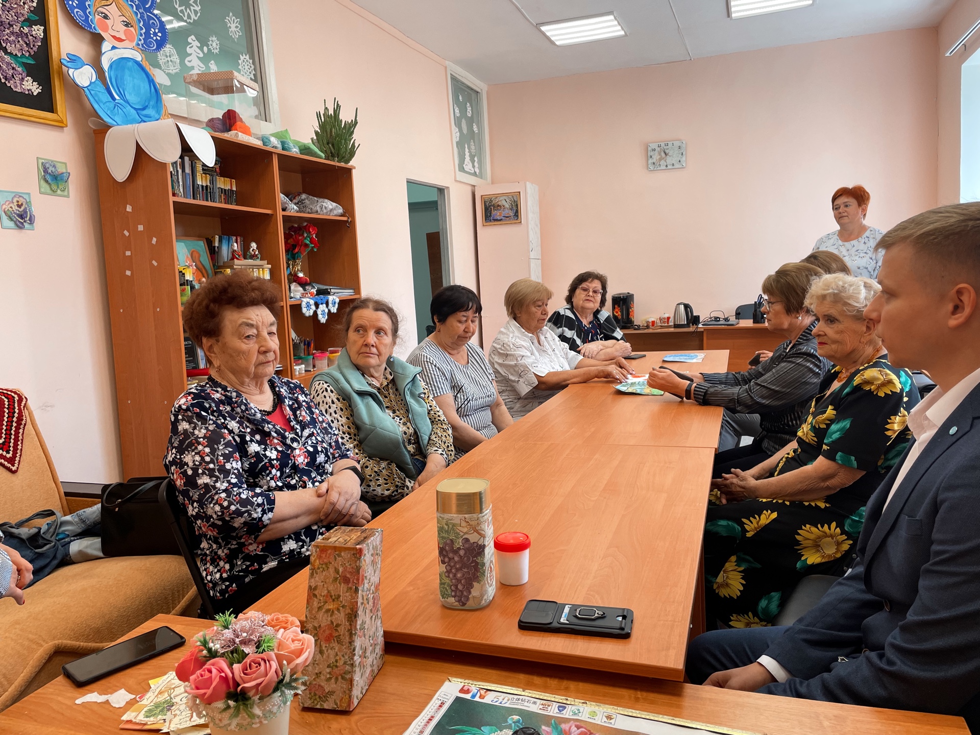 В офлайн формате прошёл урок финансовой грамотности для граждан пенсионного и предпенсионного возраста на тему «Финансовое мошенничество: защити себя и свою семью»..