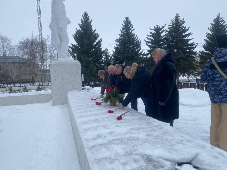 Сегодня в р.п.Тереньга на площади 40-летия Победы прошел митинг-реквием, посвященный 81-й годовщине освобождения Ленинграда от фашистской блокады.. Сегодня в р.п.Тереньга на площади 40-летия Победы прошел митинг-реквием, посвященный 81-й годовщине освобождения Ленинграда от фашистской блокады..